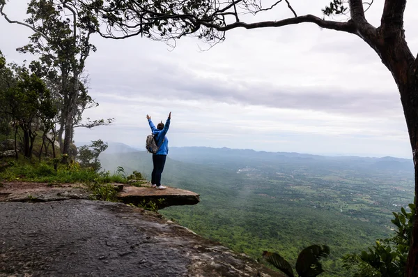 Cliff boyuyla yükselterek insanlar