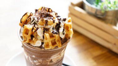 chocolate frappe topping by waffle