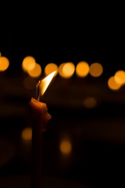 Mum alev Budizm bir semboldür