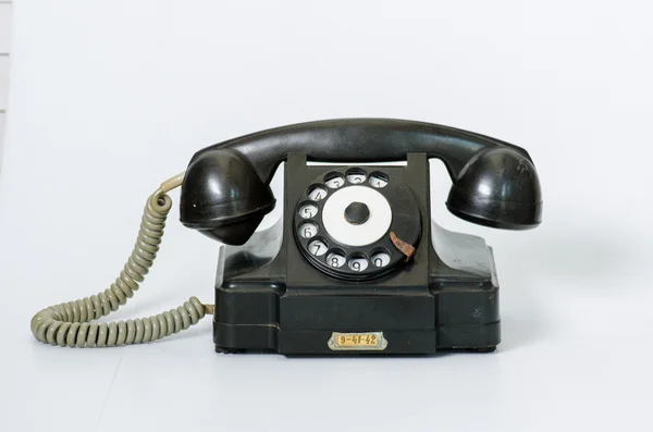 Velho telefone vintage preto isolado — Fotografia de Stock