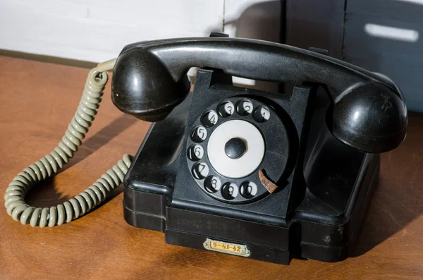 오래 된 블랙 빈티지 전화 절연 — 스톡 사진