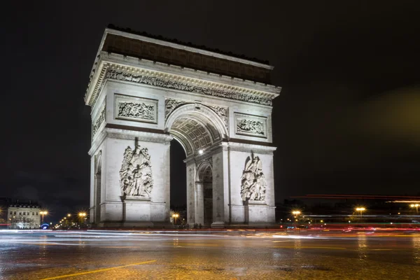 Emlékmű Arc de Triumph a város Párizs, Franciaország, éjjel — Stock Fotó