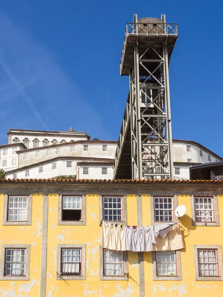 Historische lift Elevador da Lada in Porto, Portugal — Stockfoto