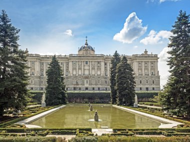 Madrid, İspanya Kraliyet Sarayı'nın dış görünümü