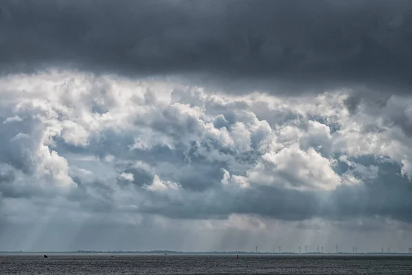 Nubes Oscuras Sobre Mar Del Norte Cerca Ciudad Wilhelmshaven Baja — Foto de Stock