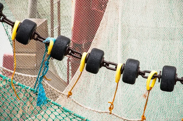 Primer plano de una red de arrastre en un barco pesquero —  Fotos de Stock