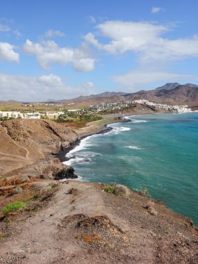 Atlantik Okyanusu ve köy Las Playitas, Fuerteventura, Kanarya Adaları