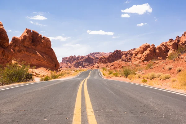 Paved road through Red Canyon, Utah, United States — Stock Photo, Image