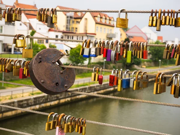 Padlocks on the balustrade of a bridge as a symbol of love — Stock Photo, Image