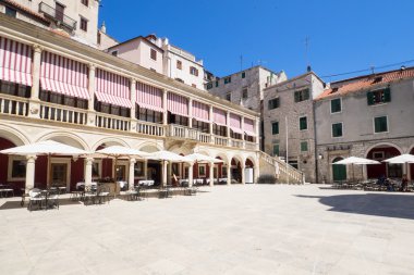 Sibenik, Hırvatistan tarihi kasabada kare