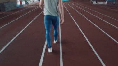 Sprinter yürüyüş koşu parkuru. Başlangıç için hazırlar