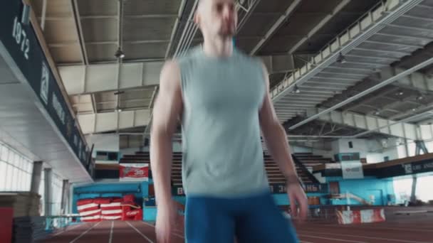 Sprinter beginnen te lopen vanaf begin — Stockvideo