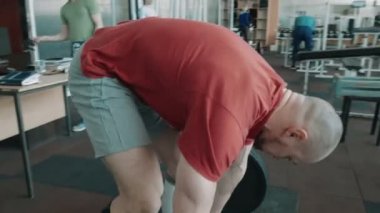 Olimpik atlet Asansör ağır bar