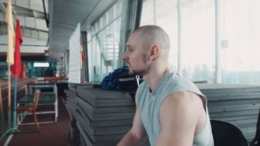 Yorgun atlet içecek su