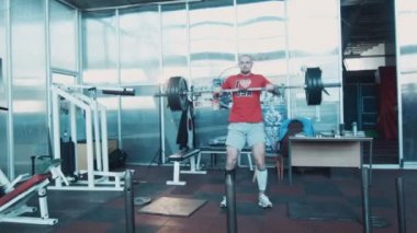 Olimpik atlet Asansör ağır bar