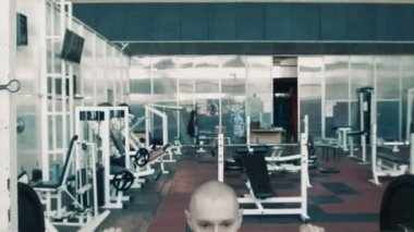 Olimpik atlet Asansör ağır bar