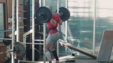 Olimpik atlet Asansör ağır bar