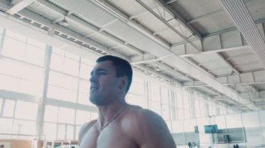 Olimpik atlet Asansör ağır bar