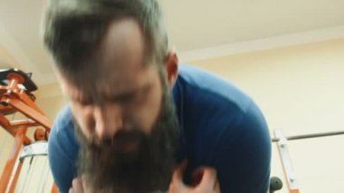 Şık erkek için mide egzersiz