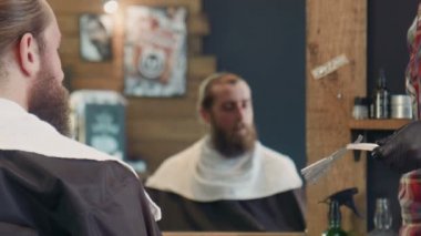 Parfüm püskürtme jiletle berber ve yangın