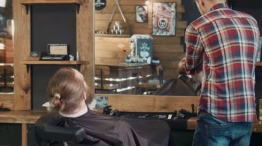 Kaydırma Kuaför Sıcak havlu sakallı adamın