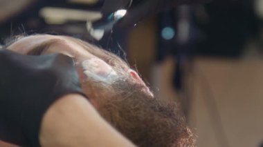 Bakımlı adam Close-Up