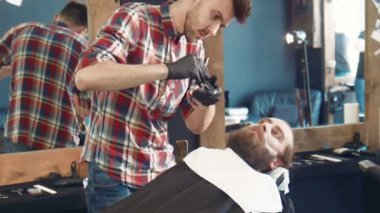 Bakımlı adam Close-Up