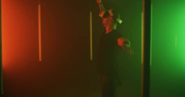 İnsanoğlu renkli ışığın yanında sanal gerçekliği keşfediyor