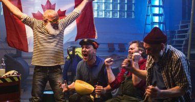 Heyecanlı arkadaşlar Kanada zaferini kutluyor