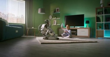 Evde robot bir arkadaşla konuşan kız.