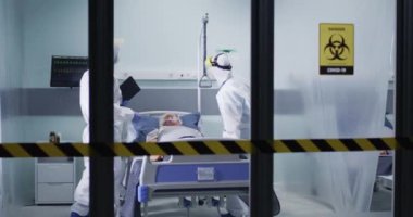 COVID koğuşundaki hastalarla iletişim kuran doktorlar