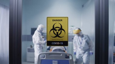 COVID hastalarıyla ilgilenen tıbbi uzmanlar