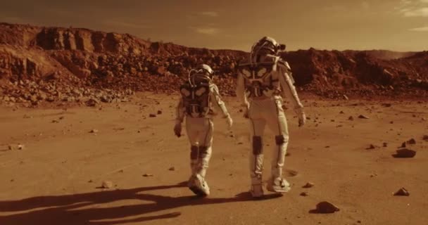 Onherkenbare astronauten die op Mars lopen — Stockvideo