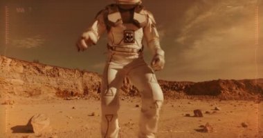Erkek astronot Mars 'tan video mesajı gönderiyor.