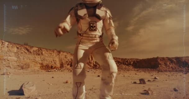 Astronauta maschio che invia video messaggio da Marte — Video Stock