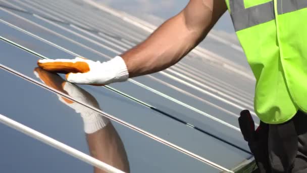 Crop engineer touching solar panel — Stock Video