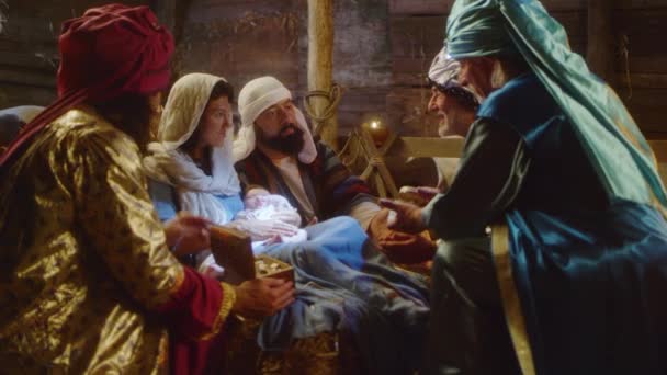 Wise Men praising Jesus Christ in barn — Stock Video