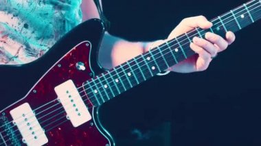 Rock gitarist canlı konser