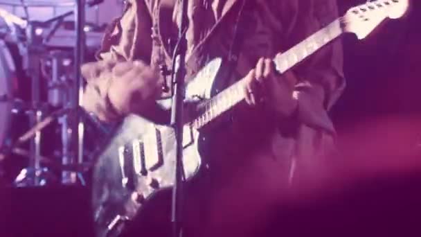 Guitarrista de rock concierto en vivo — Vídeo de stock
