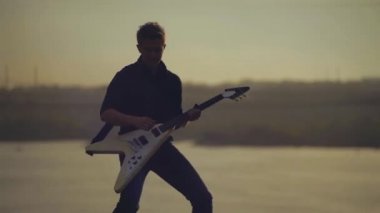 etkileyici gitarist.