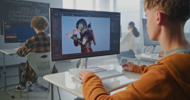 Üniversite Oyun Geliştirme Kursunda Odaklanan Öğrenciyi Kapat Video Oyunu için 3B Karakter Tasarımı. Modern Eğitim ve Dijital Yetenekler kavramını benimse. Teknolojide Yaratıcı Öğrenim ve Geleceğin Meslekleri.