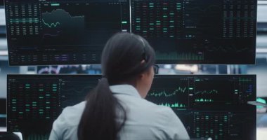 Profesyonel Asyalı Tüccar Geniş, Yenilikçi Borsa Merkezi 'nde faaliyet gösteriyor. Yüksek Teknoloji Finansal Sektöründe Geleceğin Mali Konsepti, Dijital Dönüşüm ve Profesyonel Kadın Liderliği.