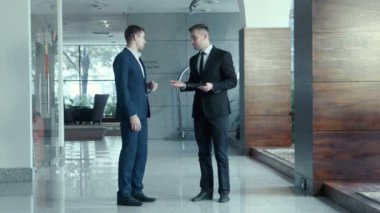 İki İşadamlarından diyalog