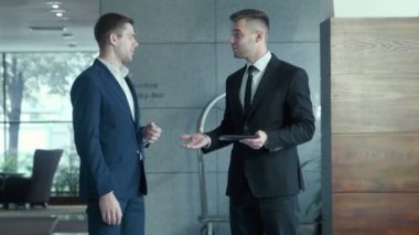 İki İşadamlarından diyalog
