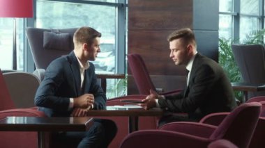 touchpad kullanarak businessmans iletişim