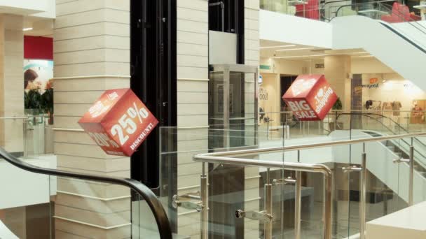 Cartel de gran venta en el cubo — Vídeo de stock