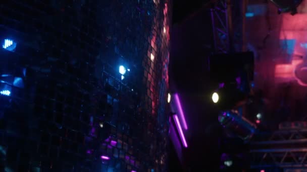 Gece kulübünde ışık ekipmanları — Stok video