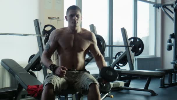 The bodybuilder does exercise with dumbbells — Stock Video