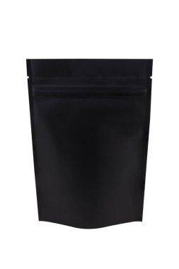 Beyaz arkaplanda izole edilmiş şeffaf pencereli siyah, boş, geri dönüştürülmüş kağıt torba. 