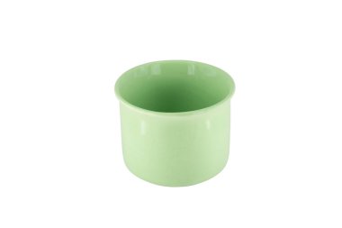 Yeşil seramik bardak - beyaz arkaplanda izole edilmiş fincan